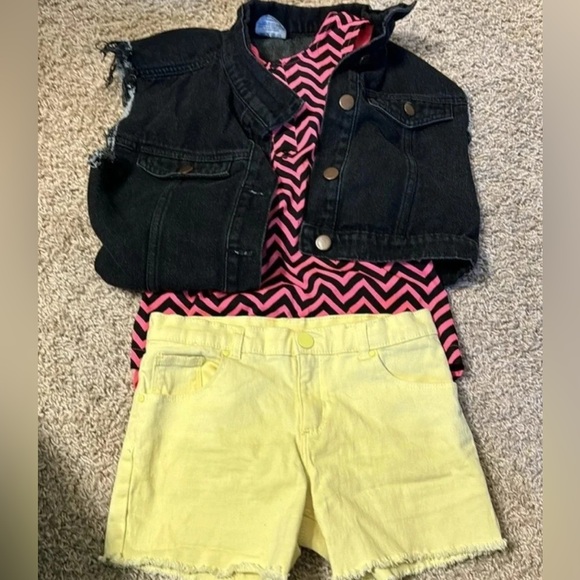 9 Piece Youth Girl Summer Bundle 3 Shorts, 4 tanks, 1 tee 1 Vest Disney, UA 7/8 - Picture 5 of 11